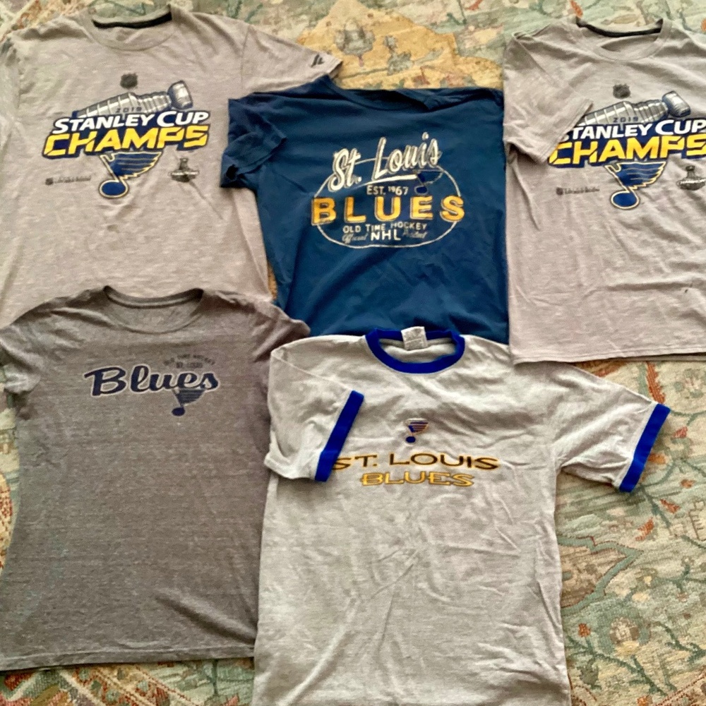 5 St. Louis Blues Ladies Medium t-shirt’s